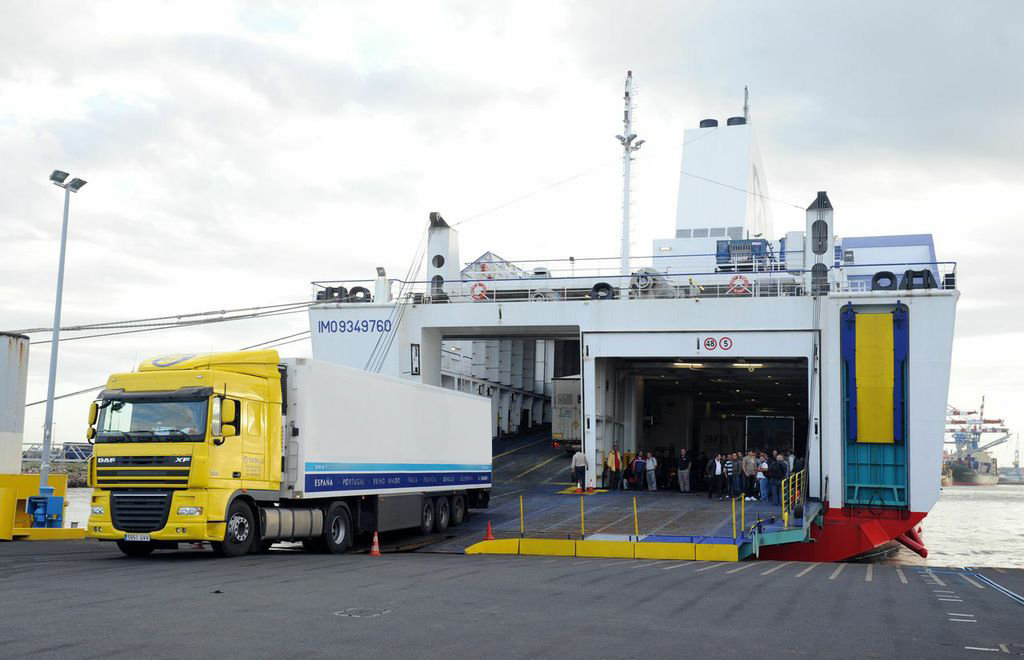 контейнеровоз типа "ро-ро" "атлантик конвейер". Ro ro terminal. ро ро реквизиты. ро ро карго. паром ро ро.